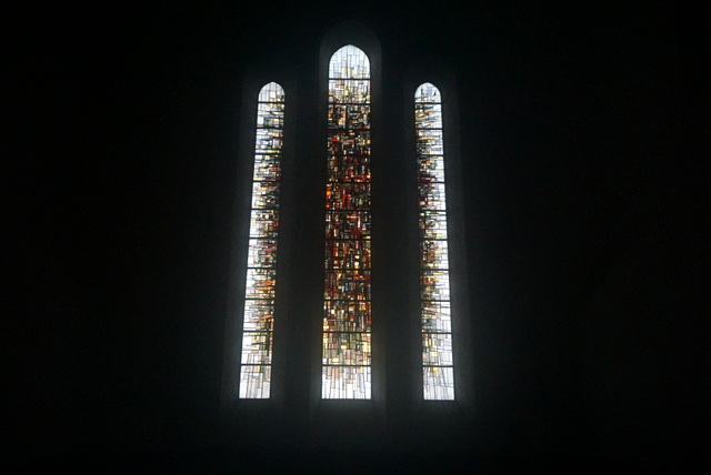 リューベック大聖堂のステンドグラス（写真[3]はその拡大）は圧倒的な美しさ