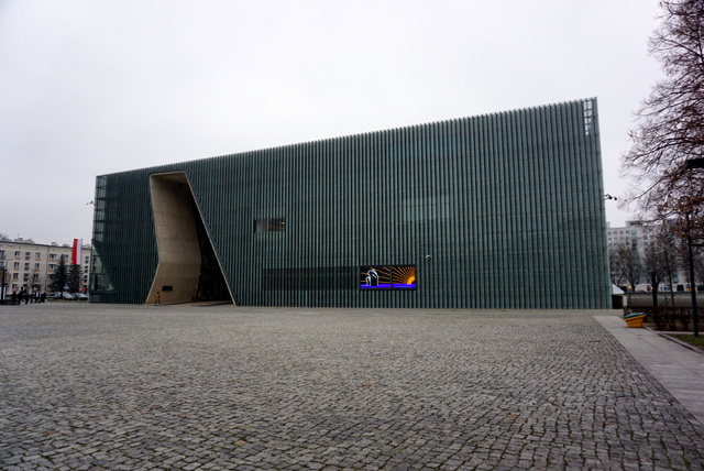 POLIN（ポーランドにおけるユダヤ人の歴史を伝える博物館）の外観。美しい建築です