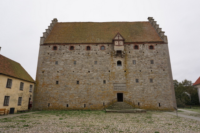 1500年頃に建てられた城です。箱はキレイな状態で保存されています。