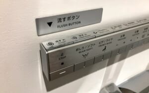 OKUIZUMI, Naoko » 流すボタンはここですシール